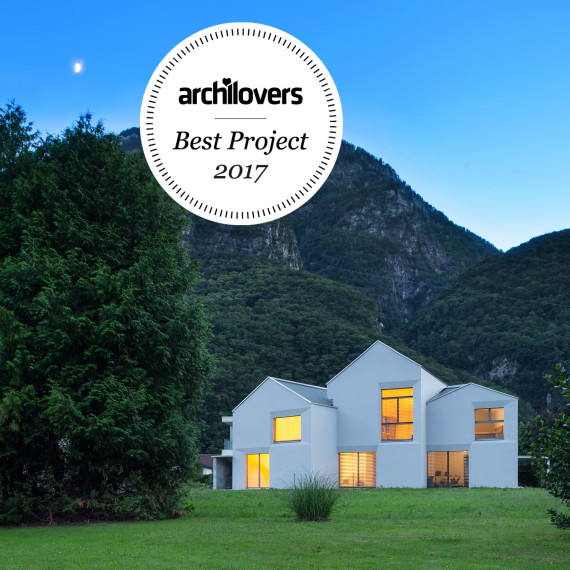 white house night scene